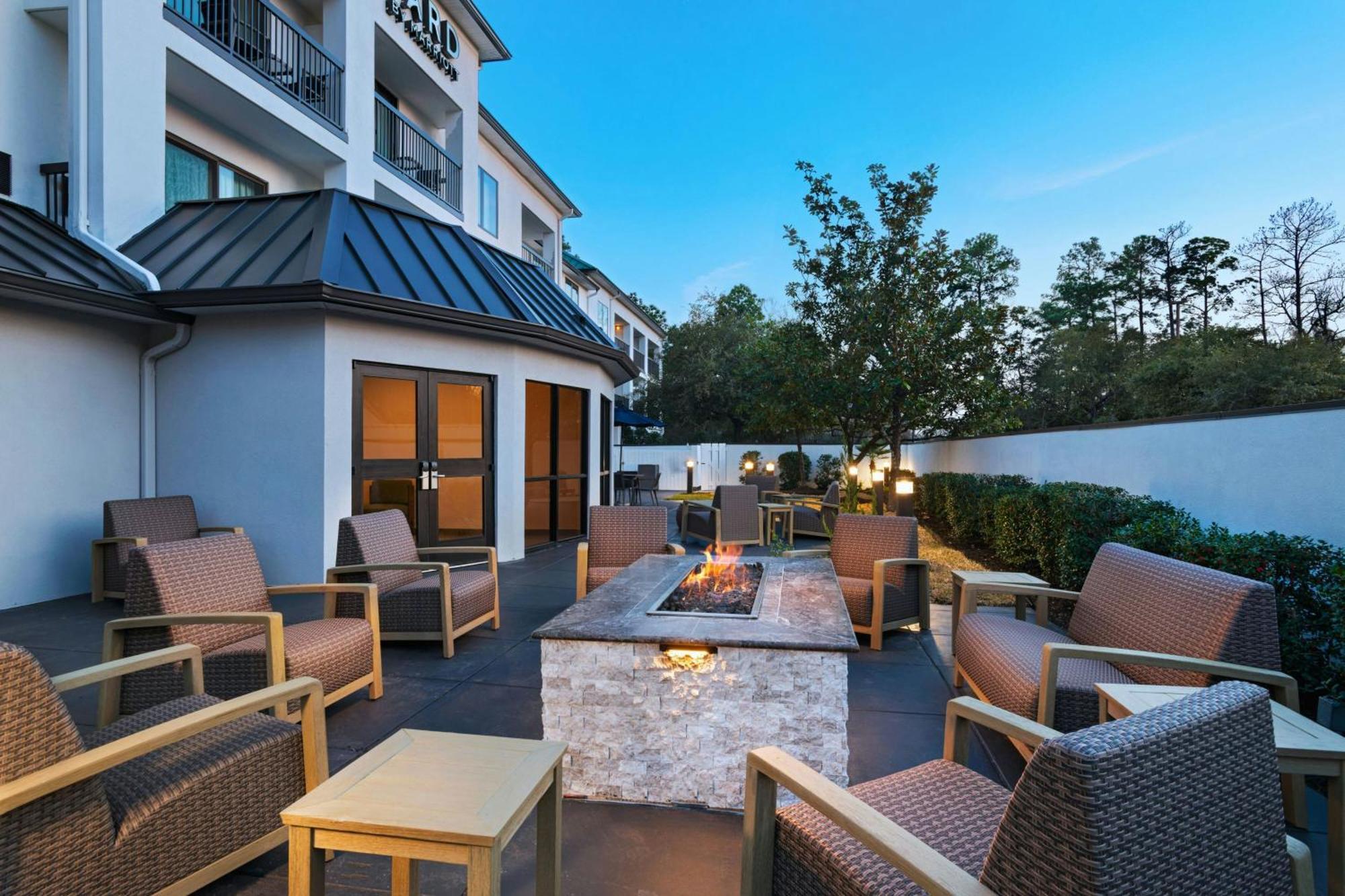 Courtyard Houston The Woodlands Hotel Exterior photo